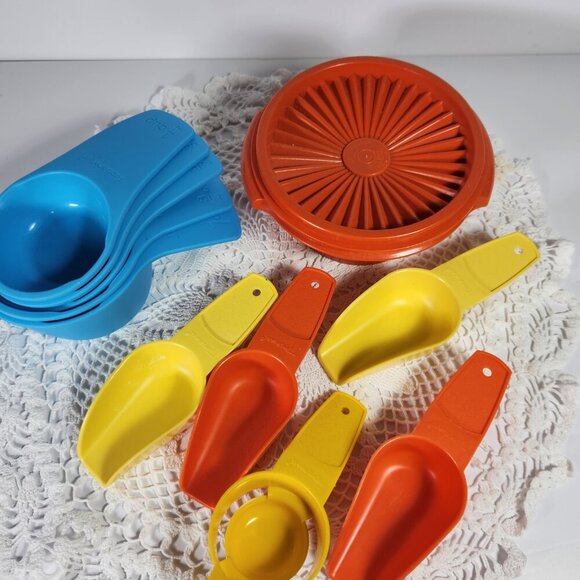 Tupperware Lot Cream Sugar Scoops Egg Seperator Measuring Mates Cups Vintage - Picture 3 of 13